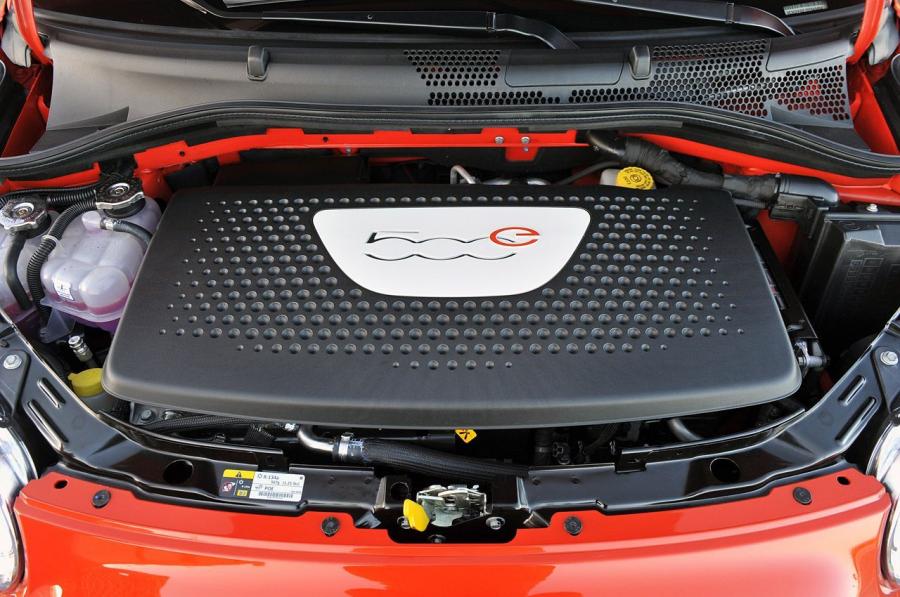  Fiat 500e 2013 года  (фото 36 из 141)